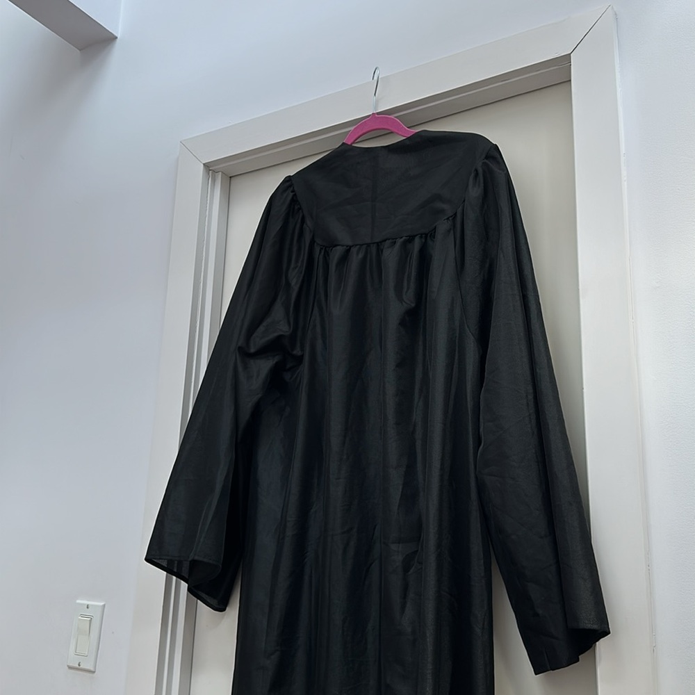 Graduation gown . Color black - Picture 6 of 7